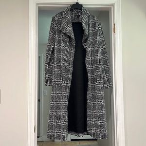 Coatigan - black and white blended houndstooth look